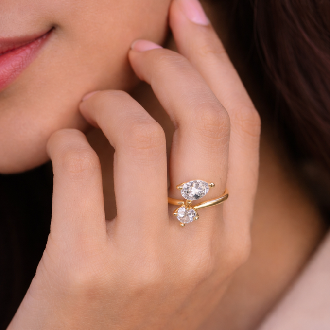 Regal Recta Diamond Crest Ring – Modern Royal Elegance